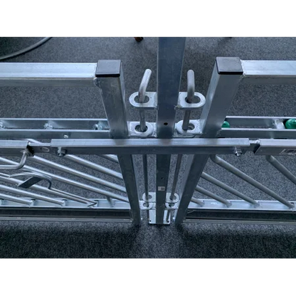 Verbinder für Verriegelung zum selbstschließenden Fressgitter